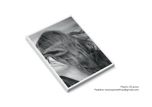 El día que Vera besó por primera vez a Victoria le confesó que era transexual. Fue en un parque. No cambió nada. Durante los cuatro años que pasaron juntas se amaron como nunca antes amaron a nadie. En esa etapa de sus vidas dejaron de ser dos personas para convertirse en una. Juntas construyeron un hogar común colmado de sueños y proyectos de futuro. La exposición es un diario visual en el que se realiza un retrato del universo íntimo de Vera y Victoria. Un universo en el que surgen renovados matices de la riqueza de una relación como la suya. Ni mejor, ni peor que las demás.